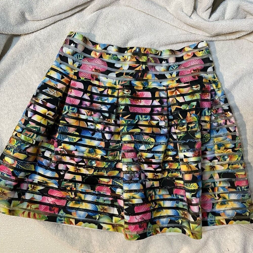 Neslay designer floral skirt size small